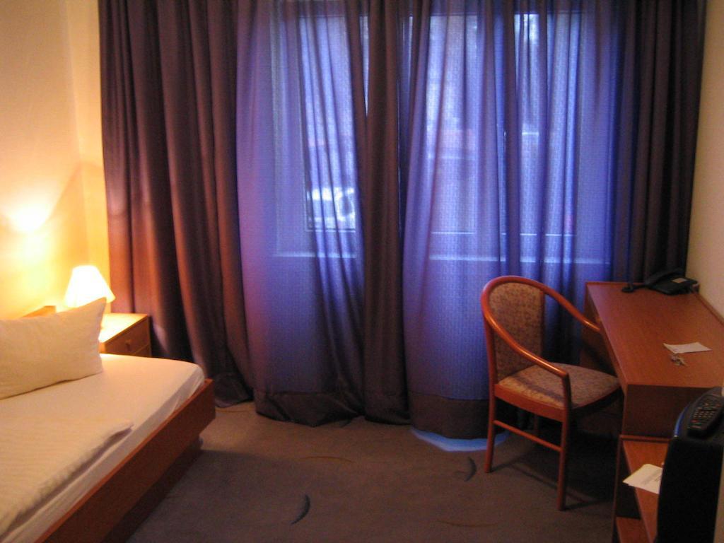 מינדן Hotel Restaurant Marbella מראה חיצוני תמונה